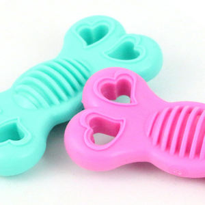 Juguete Masticable Interactivo de Plástico Resistente de 10 cm con Cuatro Orificios, Estilo Divertido para Mascotas Pequeñas - Product Image 3