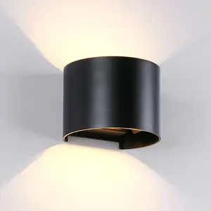 מנורות קיר חיצוניות פנימיות עמידות למים מעוקלות שחורות אלומיניום פמוטי קיר תאורה מתכווננת זווית קיר אור