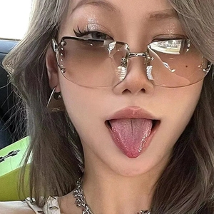 Lunettes de soleil pour femmes, style Y2k, carré punk, sans monture, accessoires d'été, demi-monture en métal tendance - Product Image 4