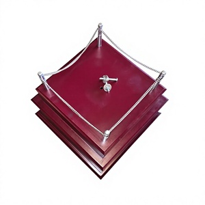 ฐานโชว์สินค้าสีแดงพร้อมรั้วโซ่สีเงินสำหรับนักสะสม - Product Image 4