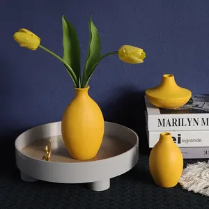 נורדי קישוט קרמיקה אגרטל פופולרי מודרני פשוט סגנון פרח צהוב קרמיקה אגרטל לעיצוב בית