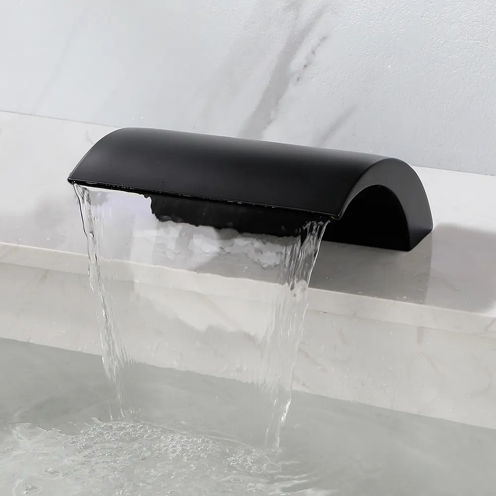ก๊อกอ่างน้ำตกสีดำด้านสำหรับอ่างอาบน้ำฝักบัวก๊อกน้ำไหลได้สูง