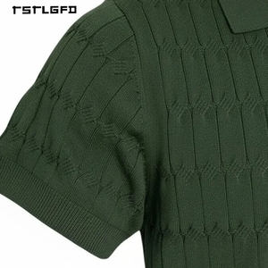 เสื้อโปโลคอวี แขนสั้น ผ้าคอตตอนเนื้อหนา ลายทางแนวตั้ง สีแดงเบอร์กันดี แบบพรีเมียมที่สามารถปรับแต่งได้ - Product Image 4