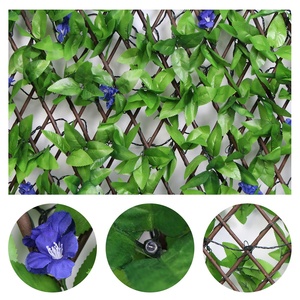 Clôture en treillis extensible en bois revêtu de PVC facile à installer pour l'extérieur - Étanche, écologique et facile à assembler pour les balcons - Product Image 1