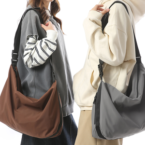 Nouveauté 2025 : Sac en nylon élégant résistant à l'eau, couleur unie, style rétro décontracté, léger, sac à bandoulière - Product Image 5
