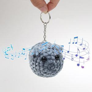 Poupée au crochet créative et mignonne d'un hamster triste avec <span class=keywords><strong>porte</strong></span>-clés musical, produit en laine transfrontalier populaire - Product Image 1