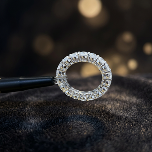 Bague de fiançailles et de mariage de luxe en argent sterling 925 avec diamants de laboratoire certifiés IGI, sertie sur toute la surface - Product Image 1