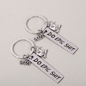 Bán Buôn Tốt Nghiệp Keychain Làm <span class=keywords><strong>Epic</strong></span> Chết Chết Tốt Nghiệp Keychain Quà Tặng Cho Anh Của Cô Khắc Thư Kim Loại Móc Chìa Khóa Sinh Viên Keyring - Product Image 1