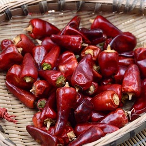 Piments séchés de qualité supérieure, poilssons bien formés, saveur fortement épicée, belle coloration, pour <span class=keywords><strong>la</strong></span> restauration commerciale - Product Image 2