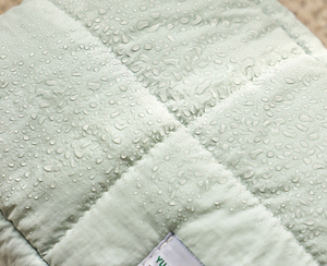 กระเป๋าเครื่องสำอาง WAALUU แบบนุ่มพิเศษ ลายควิลท์น่ารัก พร้อมโลโก้  วัสดุไนลอนบุหนานุ่ม - Product Image 4