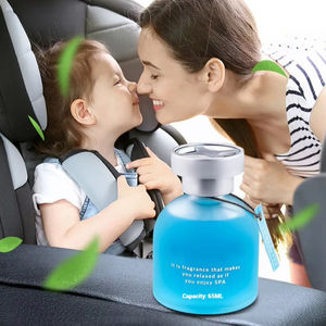 Difusor de Perfume Colgante para Coche con Tapa Giratoria de Cristal Líquido, Ambientador sin Electricidad, Venta al por Mayor, a la Moda - Product Image 1