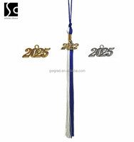 2025 vert forêt/vieux or deux couleurs Graduation Cap gland pendentif avec année plaque académique glands avec breloque