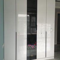 Armoire de rangement moderne avec porte en verre, MDF gris, style minimaliste pour appartement, bois de bouleau beige