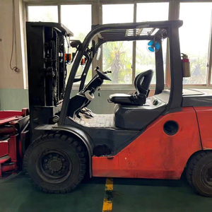 Chariot élévateur TOYOTA 4,5t durable, capacité de 45000 kg, diesel, hauteur de levage de 3 m, moteur Isuzu, application industrielle pour charges lourdes - Product Image 1