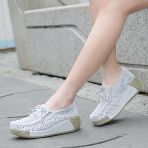 Chaussures plates décontractées pour femmes en cuir blanc à semelle épaisse, bout peu profond, plateforme peu profonde, chaussures Mujer pour l'été - Product Image 4