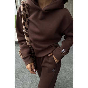 Ensemble de survêtement en velours et nylon marron avec imprimé 'E', décontracté pour le jogging, respirant, léger, grande taille, hiver, 2 pièces, logo minimaliste - Product Image 2