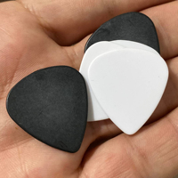 Vente en gros de médiators Delrin en forme de goutte d'eau moyenne calibre 1.0mm Surface mate pour guitare médiateur anche noir/blanc/jaune