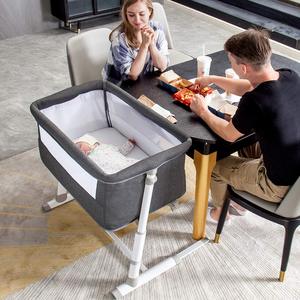 Atacado Ronbei Móveis Infantis Berço Co-Sleeper Ajustável de Alta Qualidade para Bebês Cama ao Lado com Rodas - Product Image 1