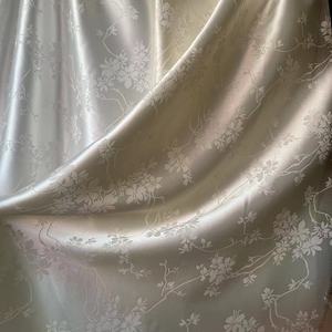 TELA <span class=keywords><strong>POR</strong></span> METROS TELA <span class=keywords><strong>DE</strong></span> ALTA CALIDAD ELÁSTICO SUAVE ALTA MODA TELA <span class=keywords><strong>DE</strong></span> JACQUARD <span class=keywords><strong>DE</strong></span> SATÉN <span class=keywords><strong>DE</strong></span> <span class=keywords><strong>SEDA</strong></span> PARA VESTIDO <span class=keywords><strong>DE</strong></span> MUJER - Product Image 4