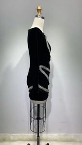 فستان سهرة فاخر ED2292 من كيمشين للفتيات السمراوات، بأكمام طويلة وياقة شبكية على شكل V مع تطريز مخملي وثعبان وكريستال - Product Image 3