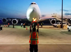 Bastone Segnaletico Rosso per Traffico Aereo, Bacchetta di Comando Aeroportuale, Luce di Avvertimento di Sicurezza - Product Image 6