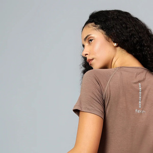 Fabricant en gros de vêtements de sport pour femmes, t-shirts de sport pour femmes à col rond, manches courtes, coupe ajustée, 100% polyester, couleur unie - Product Image 5