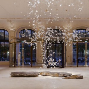 Lampadario Contemporaneo in Vetro ANNO con Petali per Villa di Lusso - Product Image 1
