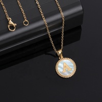 Pendentif de pièce de monnaie initiale pour femme Charm Shell 26 lettres pour collier Collier pendentif rond initial en acier inoxydable plaqué or 18 carats