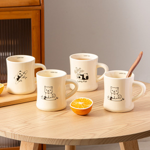 Mug en céramique personnalisé « Trick or Treat » orange pour fête d'Halloween avec poignée, impression sérigraphique, cadeau pour festival - Product Image 5