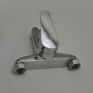 Grifos de baño y <span class=keywords><strong>ducha</strong></span> de un solo mango de cromo pulido Mezclador de agua fría y caliente con grifos de baño de núcleo de válvula de cerámica - Product Image 3