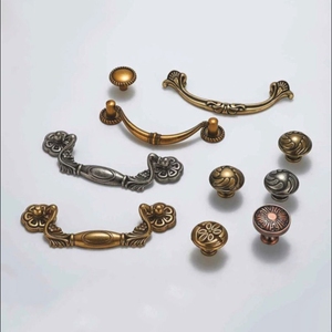 Poignée de tiroir classique élégante au design antique, installation facile, luxe léger, pour armoire de cuisine, commode, penderie, chambre à coucher, Vietnam - Product Image 3