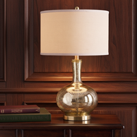 Lampe de table moderne de luxe en verre doré avec abat-jour en tissu, lumière décorative pour chambre à coucher, salon, hôtel, décoration intérieure