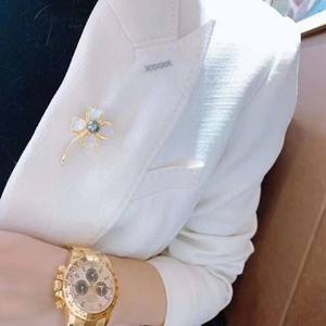 Broche de Perla Negra de Agua de Mar de Tahití 2023, Trébol de Cuatro Hojas, Verde Pavo Real, Mariposa Blanca, Flor de Pecho Beimu, Cristal, Número - Product Image 1