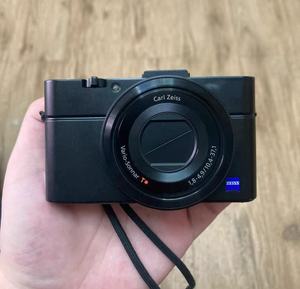 Appareil photo numérique compact Sony RX100 Mark II d'occasion, 20,2 MP, capteur 1 pouce, vidéo Full HD, bon état, prêt à être expédié - Product Image 1