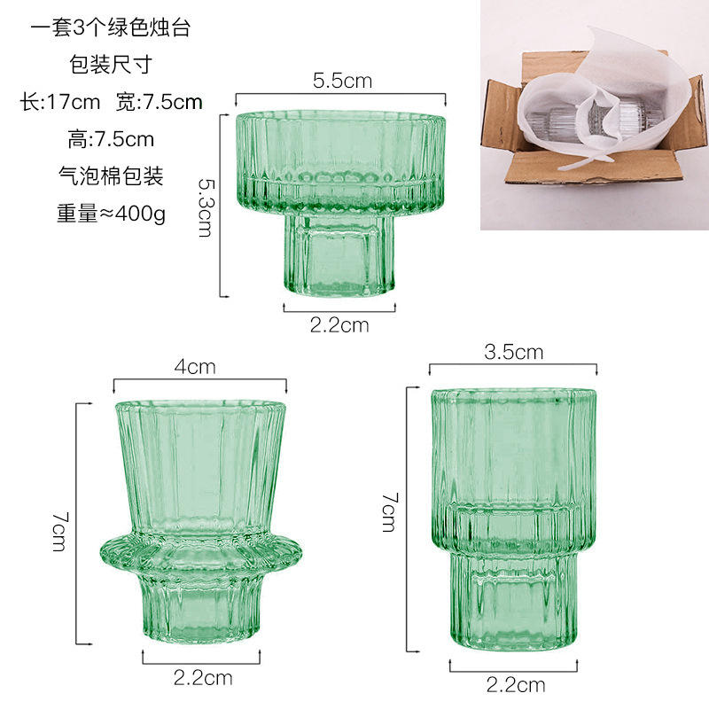 Ensemble de trois bougeoirs en verre vert