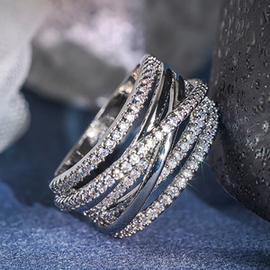 Anello a strati testurizzato da donna con design a linea semplice, per uso quotidiano - Product Image 5