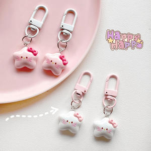 Portachiavi a Forma di Stella a Cinque Punte <span class=keywords><strong>Hello</strong></span> Kitty - Stile Giapponese Dolce con Cartone Animato in Rilievo, Regalo Leggero per Migliori Amici in Plastica/Resina - Product Image 2