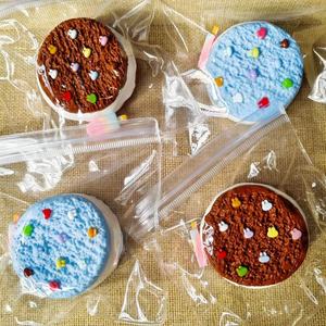 Nouveau jouet à presser réaliste en silicone de qualité alimentaire, en forme de gâteau sandwich au chocolat et au sel marin, pour tous les âges, cadeau facile pour améliorer l'humeur, pour les 5 à 7 ans - Product Image 1