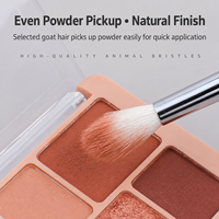 Pinceau à paupières en forme de flamme avec poils de chèvre doux pour un estompage contrôlé du pli paupière et des looks d'yeux diffus, vendu à l'unité