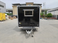 Remorque alimentaire isotherme carrée avec construction en panneaux composites et technologie de rupture thermique