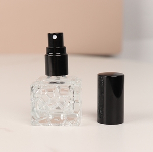 Prueba vacía 10ml Square Spray Glass Packaging Botella <span class=keywords><strong>de</strong></span> perfume <span class=keywords><strong>de</strong></span> vidrio Portable Clear Women Spray Atomizer - Product Image 4