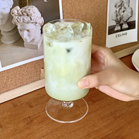 Verre à pied moderne en verre pour matcha et boissons froides, fourni par l'usine OEM
