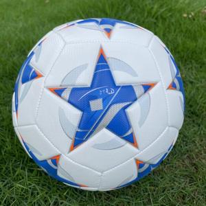 Balón de fútbol de cuero sintético PU de alta calidad, 3,5mm de espesor, logotipo personalizado, tamaño oficial, balón personalizable de entrenamiento 5 - Product Image 3