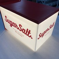 Boîte à lumière LED en acrylique à cinq faces double face personnalisée, enseignes en acrylique pour l'affichage du logo d'entreprise, pour le bureau et l'utilisation en magasin en extérieur