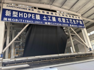 Géomembrane noire imperméable de qualité supérieure, lisse/ribbed, de qualité industrielle pour l'étanchéité des sites de décharge - Product Image 4