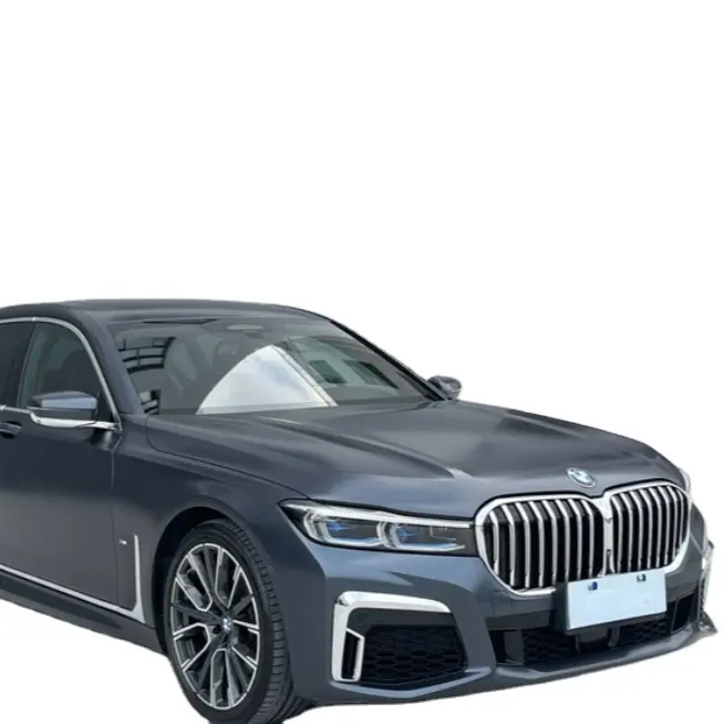 Một chiếc xe đã qua sử dụng của thương hiệu sang trọng toàn cầu BMW 740 được bán tại Trung Quốc