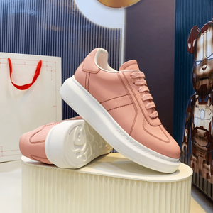 Alexander McQueen : Baskets de sport confortables et tendance pour le printemps, à semelle épaisse et dessus lisse, idéales pour la marche - Product Image 5