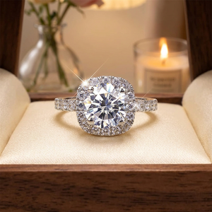 Bague solitaire halo personnalisée en moissanite de 1,5 carat pour femme, en argent sterling, sertie à griffes, certifiée par un tiers, bijoux fins - Product Image 5