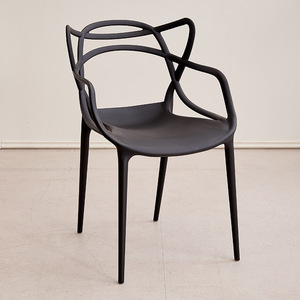 Chaise de salle à manger ergonomique en plastique empilable, design moderne, pour intérieur/extérieur, avec dossier et accoudoirs – <span class=keywords><strong>Mobilier</strong></span> de maison coloré à prix de gros - Product Image 4