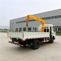 Grue montée sur camion légère de 3,2/4/5 tonnes avec une carrosserie compacte et un petit rayon de braquage pour les opérations sur sites étroits